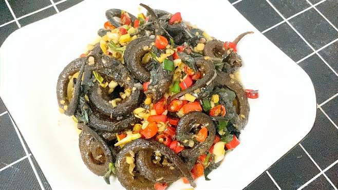 维哥炒菜:鳝鱼太极图的做法,焦香鲜辣的下酒菜