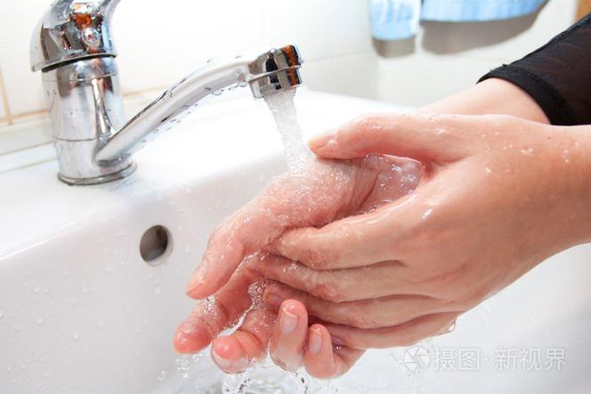 用肥皂勤洗手